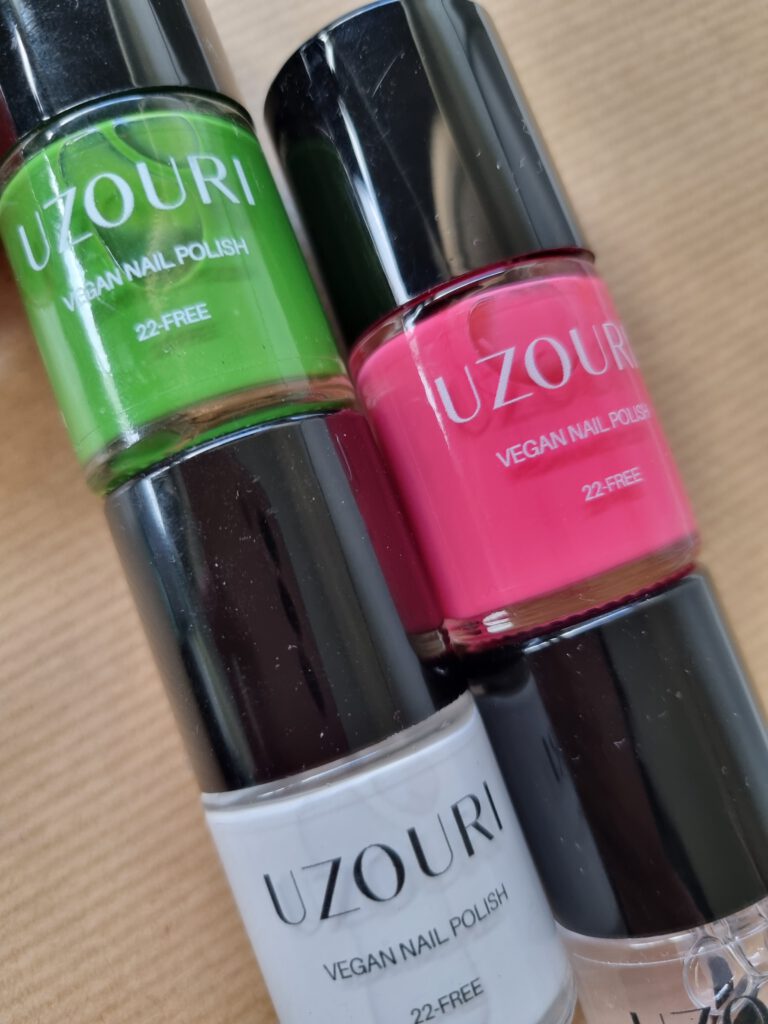 verschillende kleuren Uzouri 22-free vegan nagellak - Duurzaamheidskompas