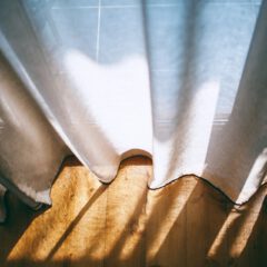 Hoe raamdecoratie helpt bij beperken van warmteverlies